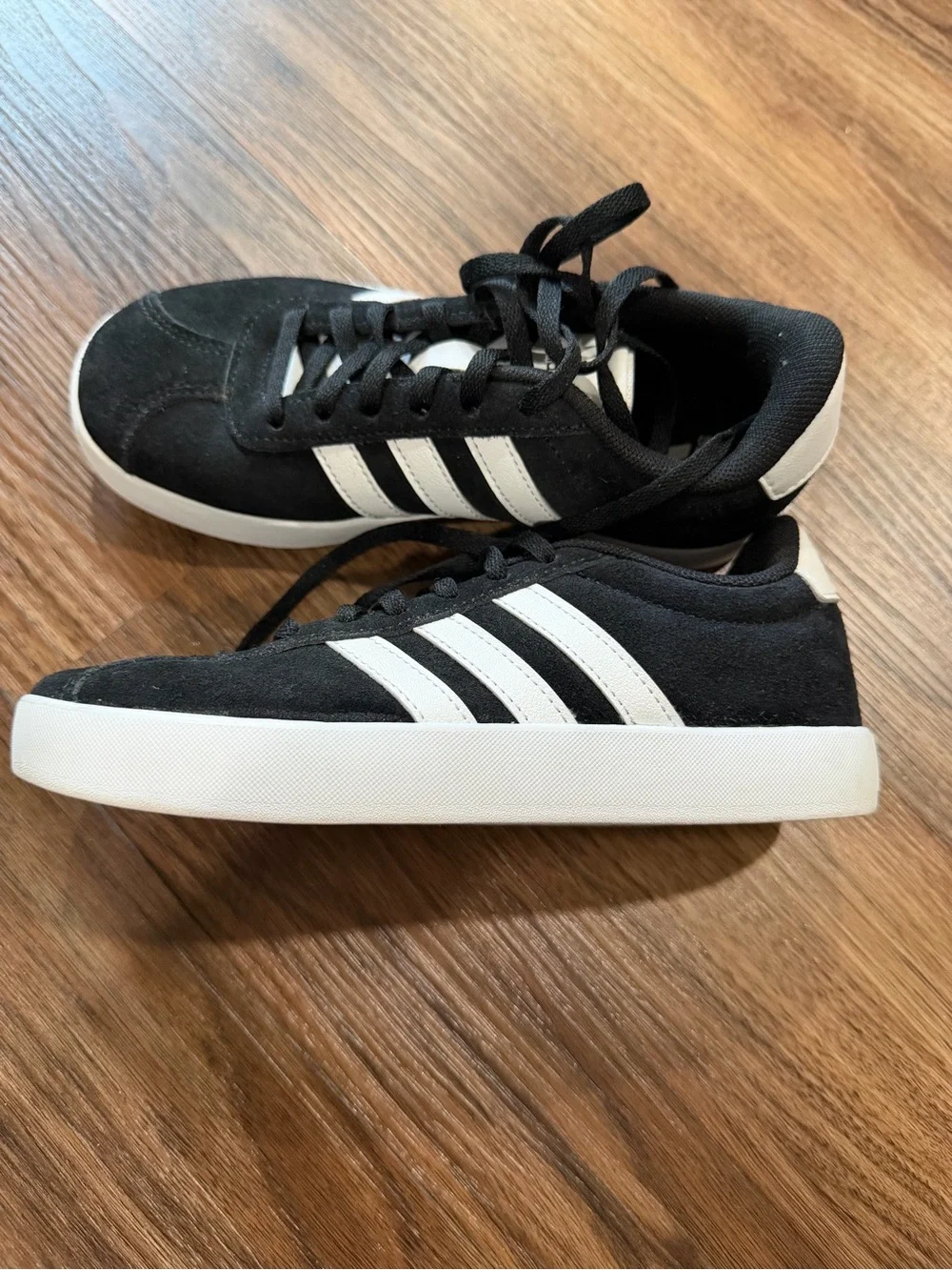 adidas Boys Black Suede Low-Top Sneakers with White Stripes Size 1